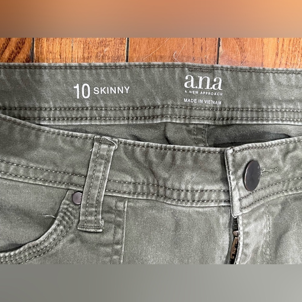 a.n.a Women's Olive Cargo Jeans - Picture 9 of 12